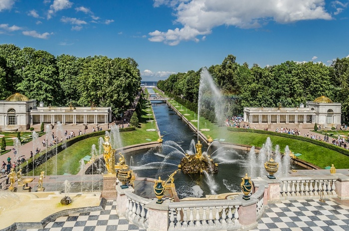 Посмотрите на лучшие фонтаны и павильоны Петергофа, отправляясь в Санкт-Петербург